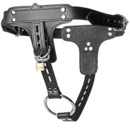 Strict Leather Premium Vergrendelbare Harnas met Penisring en Anale Plug