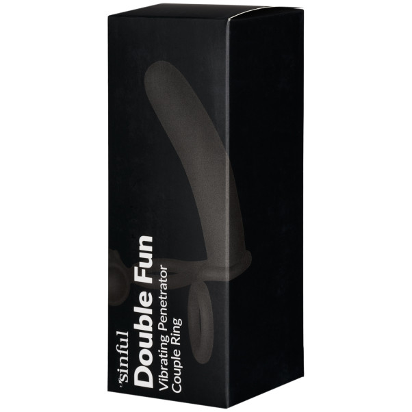 Sinful Double Pleasure Penetrator met Vibrerende Penisring